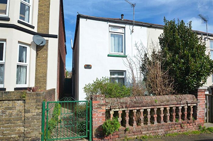 1 Bedroom End Of Terrace House For Sale In Central Ryde, PO33