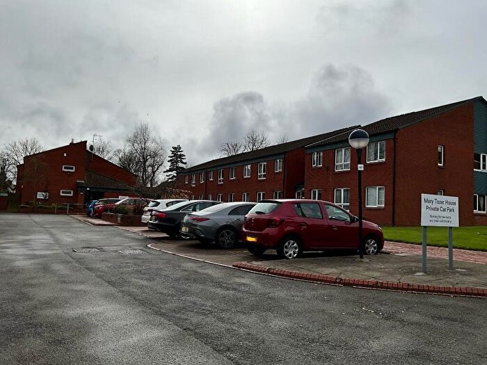 1 Bedroom Flat To Rent In *Over 's* Mary Tozer House, Lydgate Lane, Sheffield, S10