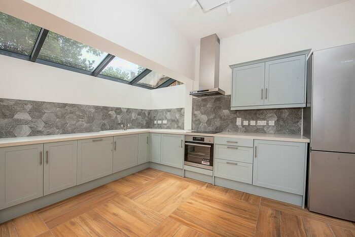 1 Bedroom Maisonette To Rent In Corkran Road, Surbiton, KT6