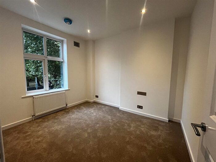 2 Bedroom Flat To Rent In Brixton Hill, London, SW2