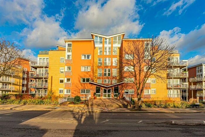 2 Bedroom Flat To Rent In Twickenham Road, Teddington, TW11