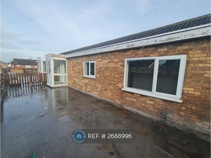 2 Bedroom Flat To Rent In Grangeway, Rushden, NN10