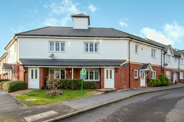 2 Bedroom Flat To Rent In Bedford Drive, Fareham, Hampshire, PO14