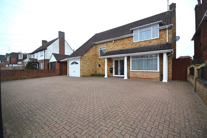 4 Bedroom Detached House To Rent In Pitts Lane, Earley, Reading, RG6