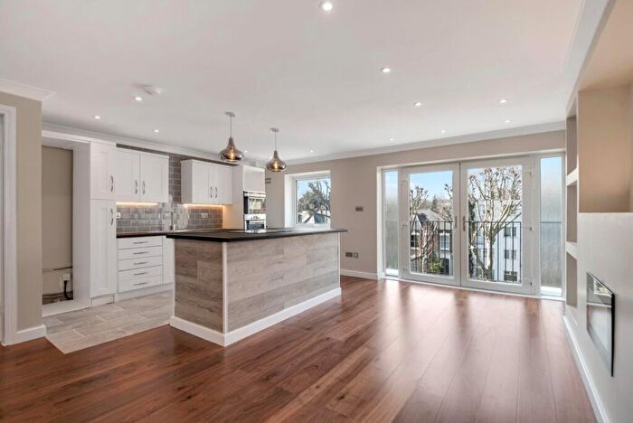 3 Bedroom Apartment For Sale In Fountayne Road, London, N16