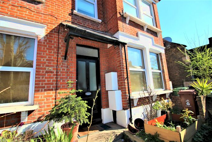 2 Bedroom Flat To Rent In Francis Road, Leyton, E10