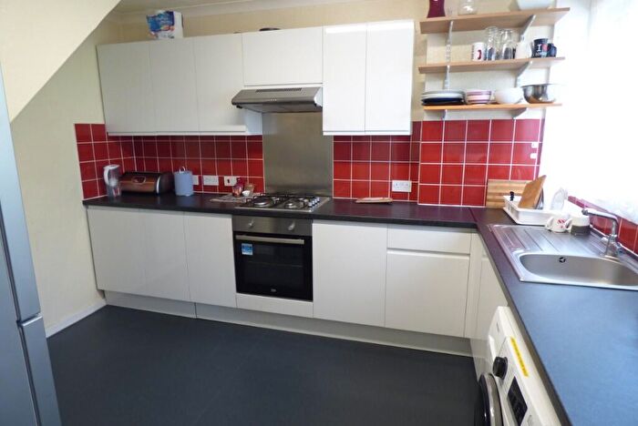 3 Bedroom Maisonette For Sale In Canute Gardens, London, SE16