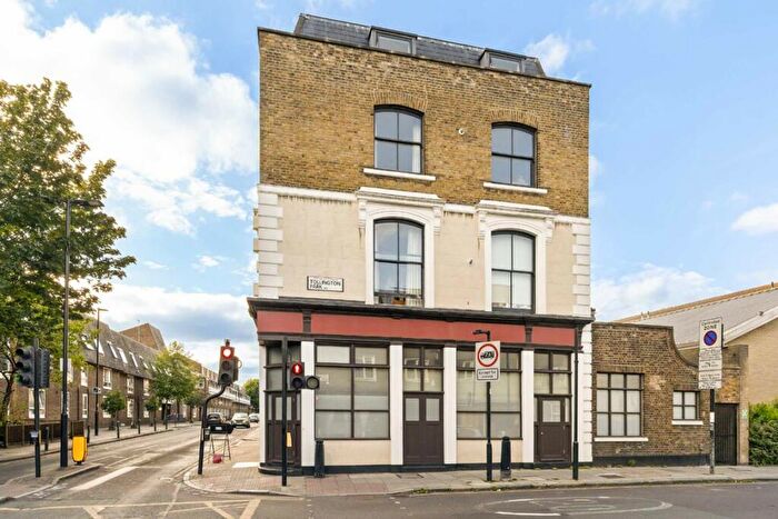 2 Bedroom Flat For Sale In Tollington Park, London, N4