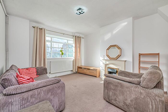 2 Bedroom Flat For Sale In Cubitt House, Clapham, London, SW4