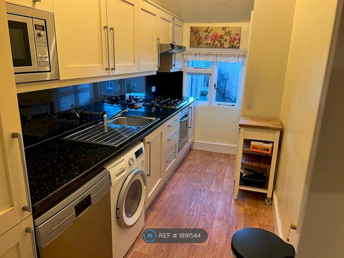 1 Bedroom Flat To Rent In Abbeville Road, London, SW4