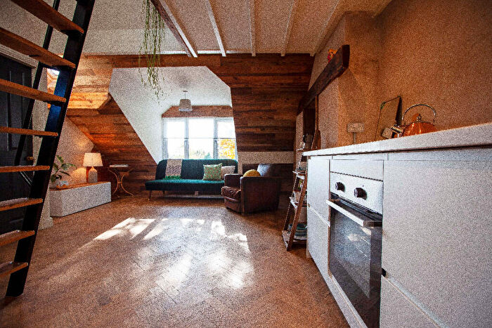 1 Bedroom Flat To Rent In Ladybarn Road, Manchester, Greater Manchester, M14