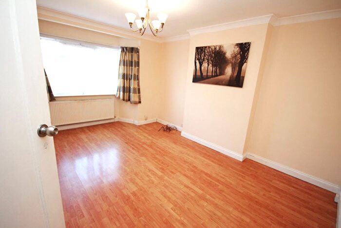 2 Bedroom Flat To Rent In Alexandra Avenue, Rayners Lane, Harrow, HA2