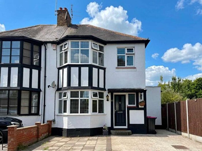 3 Bedroom Semi Detached House For Sale In Grasmead Avenue * West Facing Garden *, SS9
