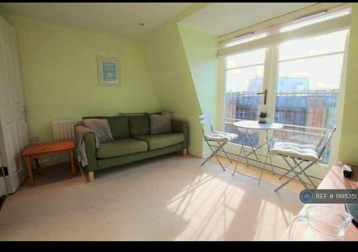 2 Bedroom Flat To Rent In St. James Road, Surbiton, KT6