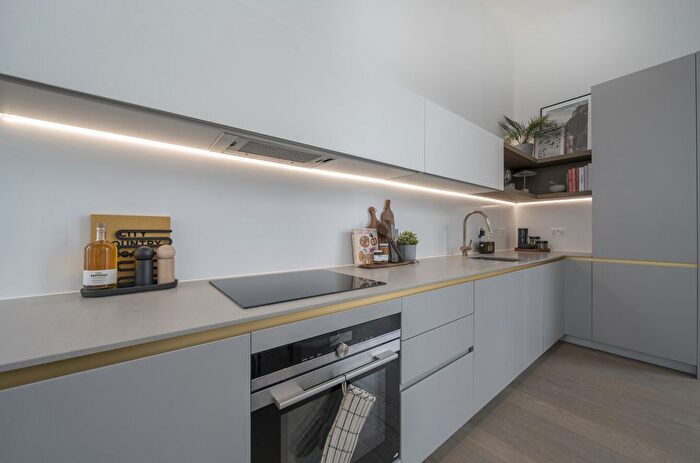 2 Bedroom Flat For Sale In Peninsula Riverfront, Cutter Lane, Greenwich Peninsula, SE10