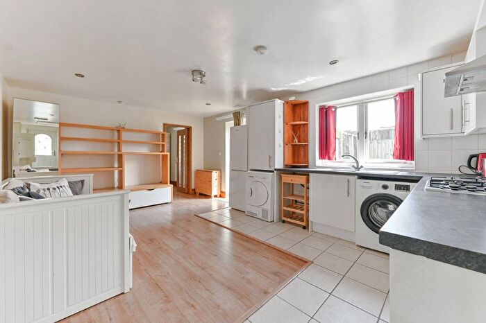 1 Bedroom Flat To Rent In Portland Road, Norwood, London, SE25