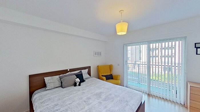 2 Bedroom Flat To Rent In Colonsay Close, Edinburgh, EH5