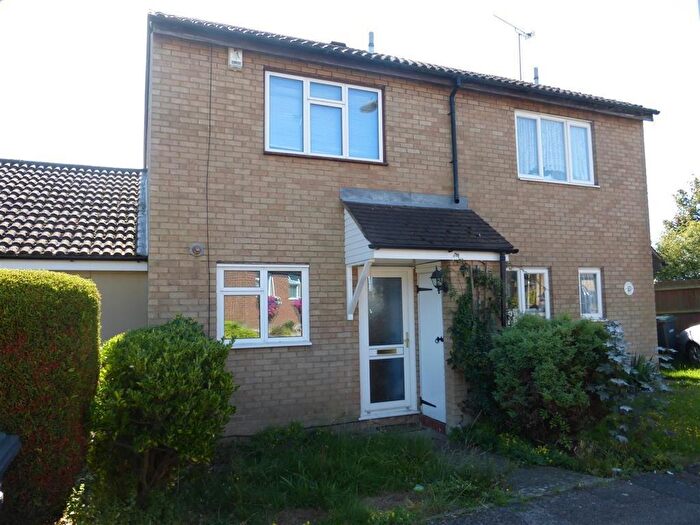 2 Bedroom House To Rent In Repton Close, LU3