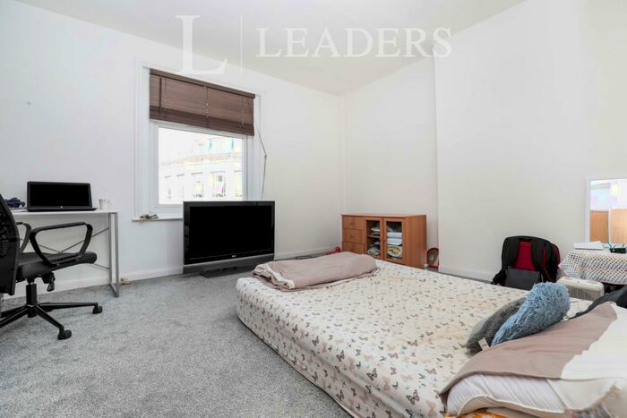 2 Bedroom Maisonette To Rent In London Road, Portsmouth, PO2