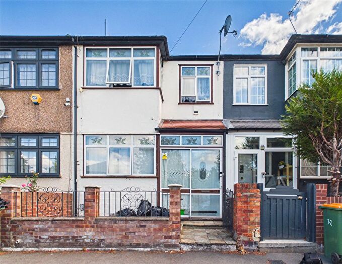 3 Bedroom Detached House To Rent In Baxter Road, London, E16