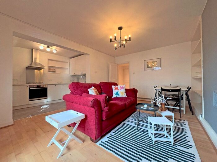 2 Bedroom Flat To Rent In Elms Road, Clapham, London, SW4