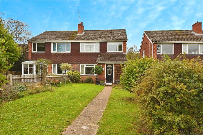 3 Bedroom Semi-detached House For Sale In Kinver Close, Romsey, Hampshire, SO51