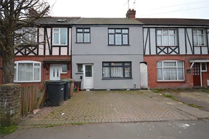 2 Bedroom Terraced House For Sale In Trinity Road, Luton, Bedfordshire, LU3
