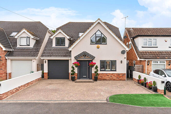 4 Bedroom Detached House For Sale In Fanton Walk, Shotgate, SS11