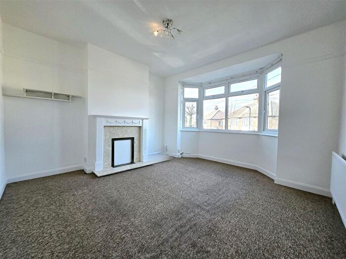2 Bedroom Maisonette To Rent In Wordsworth Avenue, Greenford, UB6