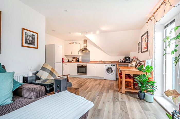 2 Bedroom Apartment For Sale In Davidson Drive, Fair Oak, Eastleigh, SO50