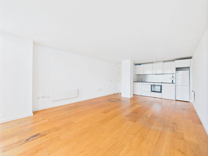 2 Bedroom Flat For Sale In Airpoint, Bedminster, Bristol, BS3