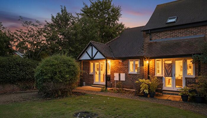 2 Bedroom Bungalow For Sale In Park Court, Thame, Oxfordshire, OX9