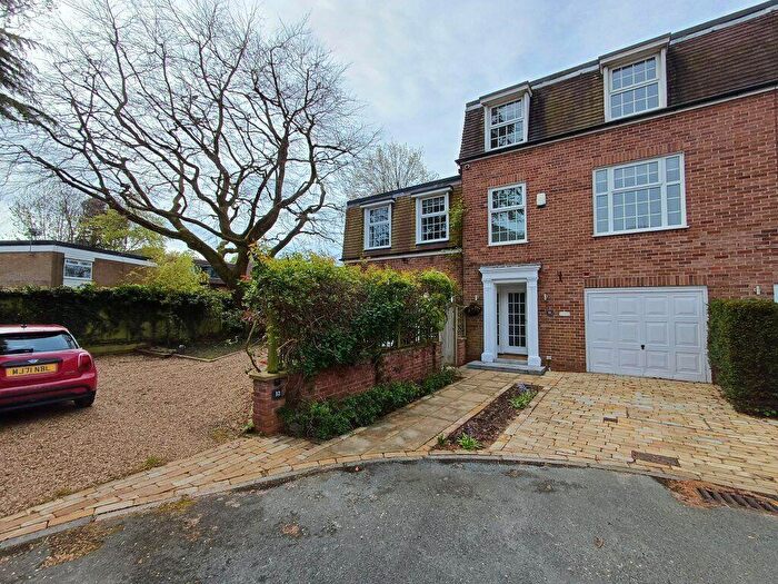 4 Bedroom Town House To Rent In Curzon Mews, SK9
