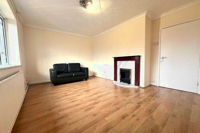 2 Bedroom Maisonette To Rent In Hooks Hall Drive, Dagenham, RM10