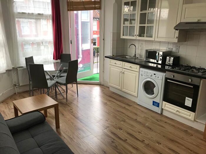 2 Bedroom Flat To Rent In Dollis Hill, Gladstone Park, NW10