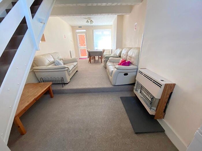 4 Bedroom Terraced House To Rent In Arthur Street, Luton, LU1