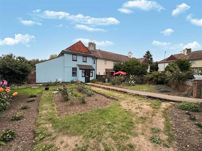 4 Bedroom End Of Terrace House For Sale In Russell Close, London, NW10