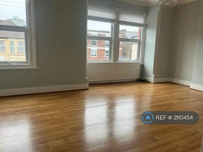 2 Bedroom Maisonette To Rent In Station Road, London, N3