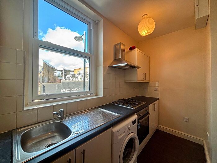 3 Bedroom Flat To Rent In Deptford High Street, London, SE8