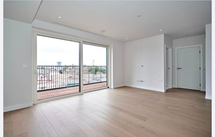 1 Bedroom Flat To Rent In Fairview House, Lockgate Road, London, SW6