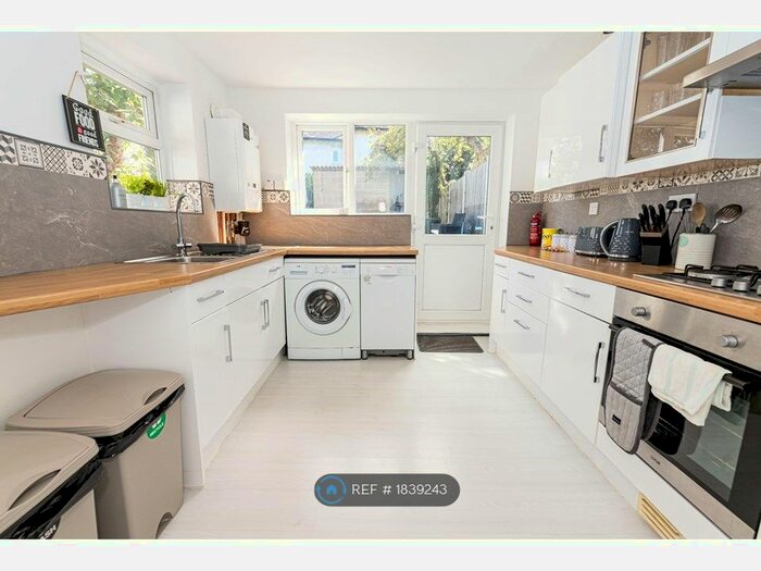 1 Bedroom Flat To Rent In Queens Park South Drive, Bournemouth, BH8