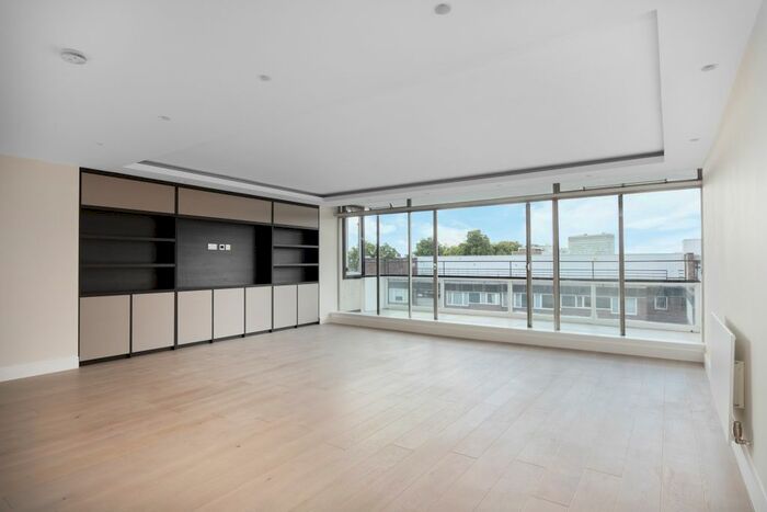 2 Bedroom Flat To Rent In The Quadrangle, London, W2