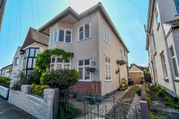 3 Bedroom Detached House For Sale In Carlton Drive, Leigh-On-Sea, SS9