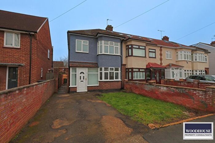 3 Bedroom End Of Terrace House To Rent In Hurst Drive, Waltham Cross, EN8