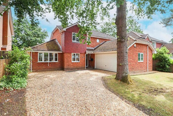 4 Bedroom Detached House For Sale In Adams Drive, Fleet, GU51