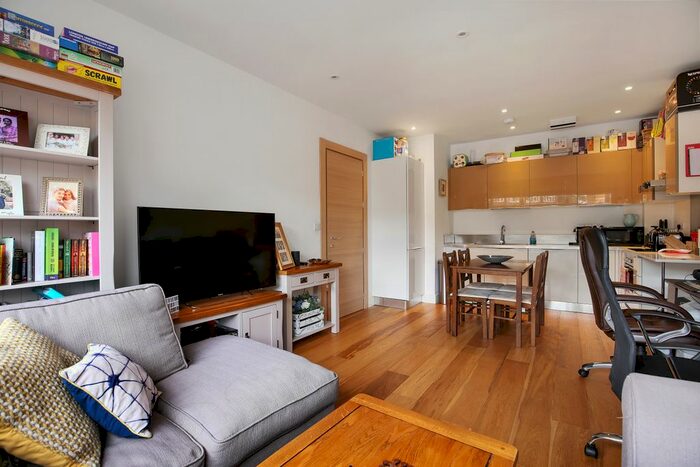 1 Bedroom Flat To Rent In Croydon Road, Elmers End, BR3