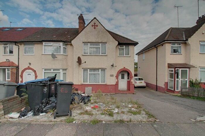 3 Bedroom End Of Terrace House For Sale In Coles Green Road, London, NW2