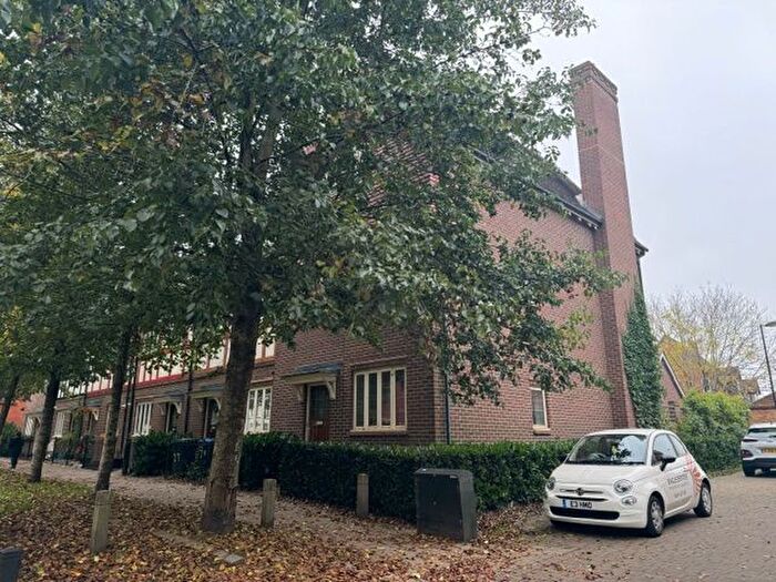 5 Bedroom End Of Terrace House To Rent In Clickers Drive, Northampton, NN5