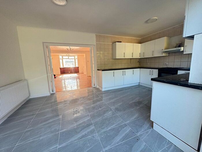 4 Bedroom Semi-Detached House To Rent In Halsbury Road West, Northolt, UB5