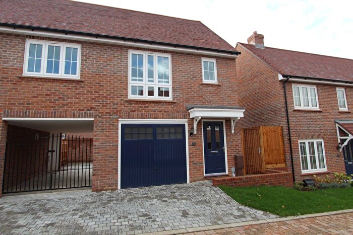2 Bedroom Flat For Sale In Uvedale Drive, Wickham, PO17